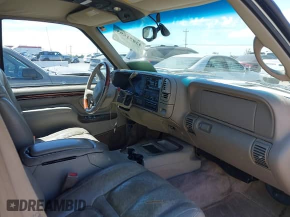 2000 Cadillac Escalade with VIN 1GYEK63R5YR222855, listed as a IAAI auction lot 42851593 with 159,717 mi miles and . Bid and sale history available at DreamBid. Image 5.