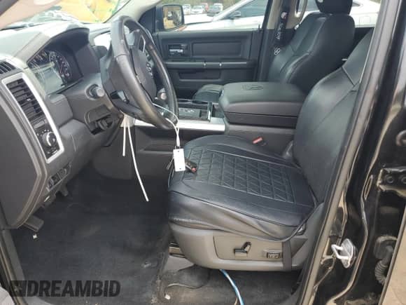 2010 Dodge 1500 ST z VIN 1D7RV1CTXAS163898, wystawiony jako Copart lot #57876315 z przebiegiem 122 897 mil mil oraz Szkoda całkowita • Salvage title. Historia ofert i sprzedaży dostępna na DreamBid. Obrazek 7.