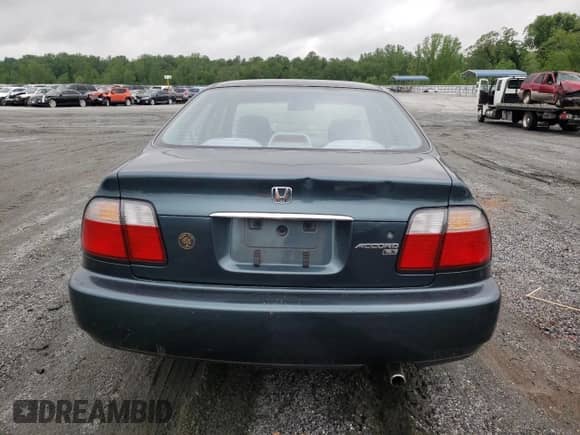 1996 Honda Accord LX с VIN 1HGCD5635TA133031, выставлен на аукционе Copart как лот 54159355 с пробегом 107 164 миль миль и На запчасти • Non repairable. История ставок и продаж доступна на DreamBid. Изображение 6.