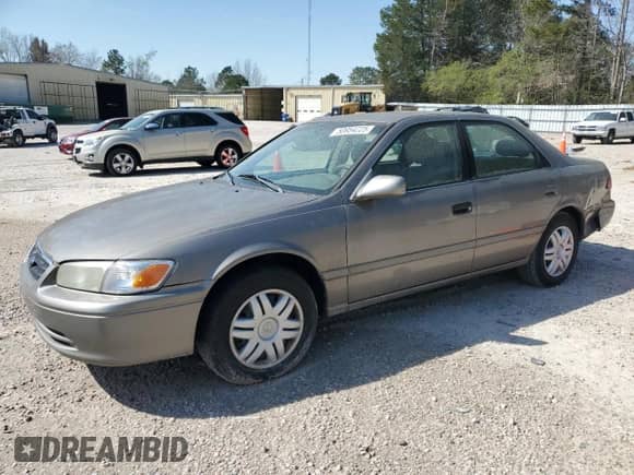 2001 Toyota Camry LE z VIN 4T1BG22K41U072727, wystawiony jako Copart lot #50954225 z przebiegiem 96 411 mil mil oraz Szkoda całkowita • Salvage title. Historia ofert i sprzedaży dostępna na DreamBid. Obrazek 1.