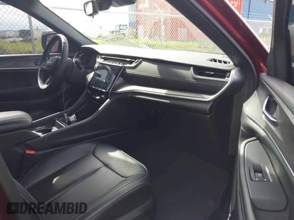 2024 Jeep Grand Cherokee Limited with VIN 1C4RJKBG5R8528707, listed as a IAAI auction lot 42522839 with 8,930 mi miles and . Bid and sale history available at DreamBid. Image 5.