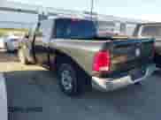 2018 Ram 1500 Big Horn z VIN 1C6RR6LG8JS149133, wystawiony jako IAAI lot #43487206 z przebiegiem 131 024 mil mil oraz . Historia ofert i sprzedaży dostępna na DreamBid. Obrazek 3.