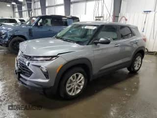 2024 Chevrolet TrailBlazer LS z VIN KL79MMSLXRB121918, wystawiony jako Copart lot #68007735 z przebiegiem 11 825 mil mil oraz Szkoda całkowita • Salvage title. Historia ofert i sprzedaży dostępna na DreamBid. Obrazek 1.
