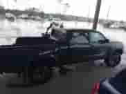 2022 Toyota Tacoma SR5 z VIN 3TMDZ5BN1NM121864, wystawiony jako IAAI lot #41724234 z przebiegiem 39 710 mil mil oraz . Historia ofert i sprzedaży dostępna na DreamBid. Obrazek 14.