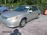 2004 Toyota Camry LE z VIN 4T1BE30K44U848146, wystawiony jako IAAI lot #43494594 z przebiegiem 178 160 mil mil oraz . Historia ofert i sprzedaży dostępna na DreamBid. Obrazek 13.