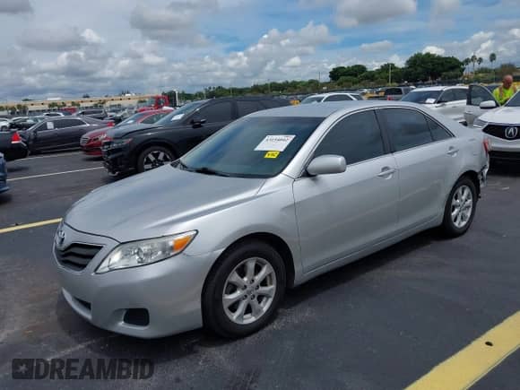 2011 Toyota Camry LE z VIN 4T1BF3EK4BU759714, wystawiony jako IAAI lot #43154042 z przebiegiem 133 653 mil mil oraz . Historia ofert i sprzedaży dostępna na DreamBid. Obrazek 2.