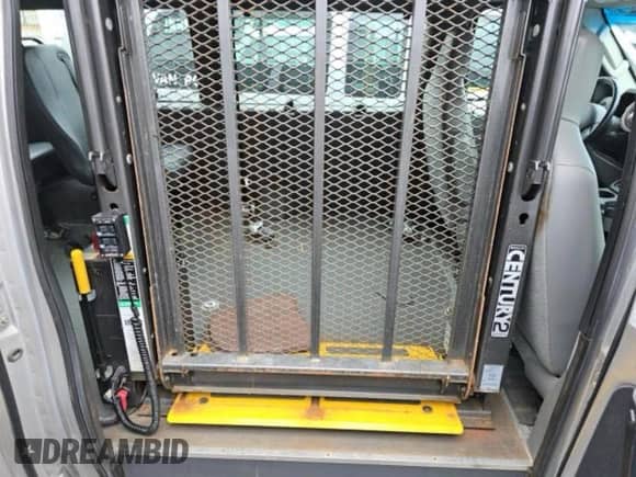 2014 Ford Econoline Cargo Commercial with VIN 1FTNE2EW7EDA74368, listed as a Copart auction lot 90471255 with 185,871 mi miles and Clean title. Bid and sale history available at DreamBid. Image 9.