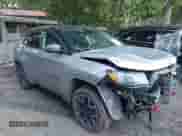 2019 Jeep Compass Trailhawk z VIN 3C4NJDDB2KT722047, wystawiony jako IAAI lot #42800200 z przebiegiem 140 000 mil mil oraz . Historia ofert i sprzedaży dostępna na DreamBid. Obrazek 1.