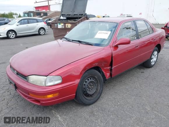 1994 Toyota Camry LE z VIN JT2SK12E2R0235510, wystawiony jako IAAI lot #43220281 z przebiegiem 201 676 mil mil oraz . Historia ofert i sprzedaży dostępna na DreamBid. Obrazek 2.