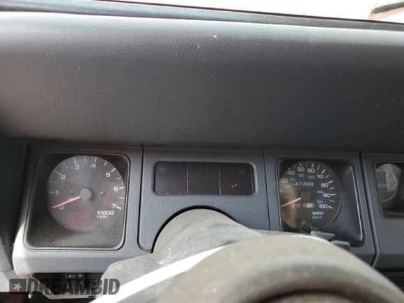 1993 Jeep Wrangler S z VIN 1J4FY19PXPP214451, wystawiony jako Copart lot #60992985 z przebiegiem 147 398 mil mil oraz Czysty tytuł • Clean title. Historia ofert i sprzedaży dostępna na DreamBid. Obrazek 9.