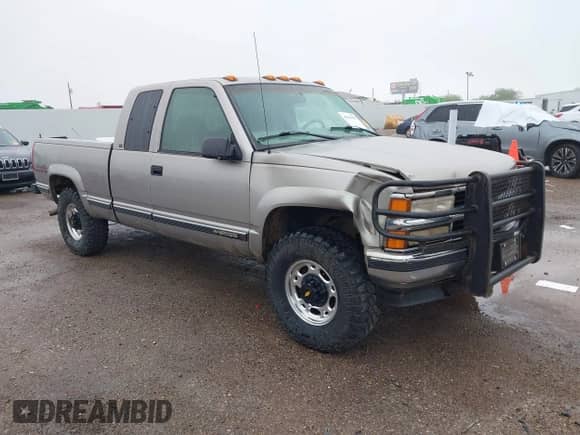 1998 Chevrolet Silverado 2500 с VIN 1GCGK29R0WE226301, выставлен на аукционе IAAI как лот 42151983 с пробегом 171 933 миль миль и . История ставок и продаж доступна на DreamBid. Изображение 1.
