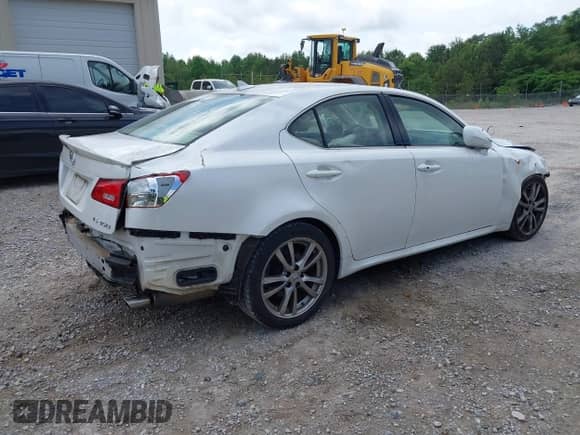 2008 Lexus IS 350 with VIN JTHBE262882016007, listed as a IAAI auction lot 42194725 with 72,052 mi miles and . Bid and sale history available at DreamBid. Image 4.