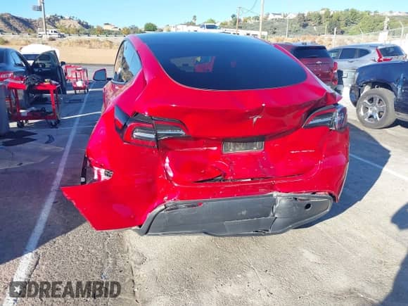 2021 Tesla Model Y Long Range with VIN 5YJYGDEE8MF203817, listed as a IAAI auction lot 43469412 with 41,471 mi miles and . Bid and sale history available at DreamBid. Image 6.