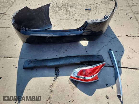 2015 Nissan Altima SV z VIN 1N4AL3AP8FC123311, wystawiony jako Copart lot #70855825 z przebiegiem 147 284 mil mil oraz Szkoda całkowita • Salvage title. Historia ofert i sprzedaży dostępna na DreamBid. Obrazek 12.