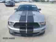 2009 Ford Mustang Shelby GT500 z VIN 1ZVHT88S795137917, wystawiony jako Copart lot #84049944 z przebiegiem 40 915 mil mil oraz Szkoda całkowita • Salvage title. Historia ofert i sprzedaży dostępna na DreamBid. Obrazek 5.