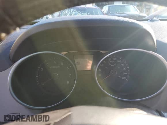 2015 Hyundai Tucson SE z VIN KM8JUCAG1FU047153, wystawiony jako Copart lot #70693555 z przebiegiem Nie podano mil oraz Szkoda całkowita • Salvage title. Historia ofert i sprzedaży dostępna na DreamBid. Obrazek 9.