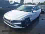 2024 Hyundai Elantra SEL с VIN KMHLS4DG0RU670851, выставлен на аукционе IAAI как лот 43018256 с пробегом 26 851 миль миль и . История ставок и продаж доступна на DreamBid. Изображение 2.