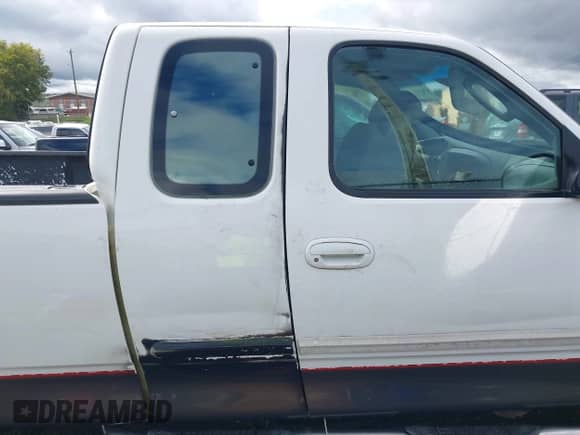 2003 Ford F-150 XL z VIN 1FTRX18L23NB00177, wystawiony jako IAAI lot #43385495 z przebiegiem Nie podano mil oraz . Historia ofert i sprzedaży dostępna na DreamBid. Obrazek 6.