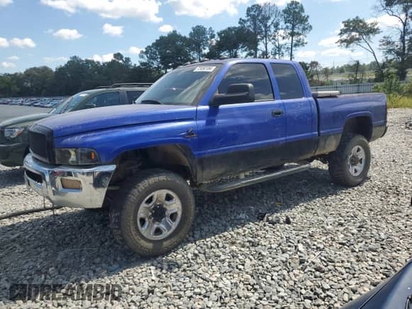 2001 Dodge 2500 with VIN 3B7KF236X1G197808, listed as a Copart auction lot 72450104 with 350,953 mi miles and Salvage title. Bid and sale history available at DreamBid. Image 1.