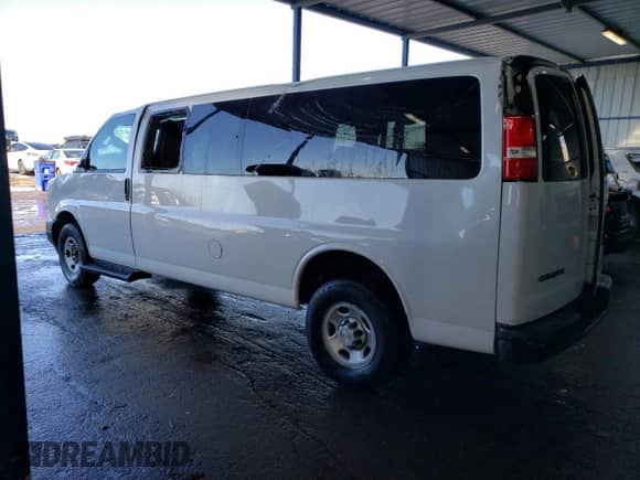 2022 Chevrolet Express Passenger LS с VIN 1GAZGNFP1N1278436, выставлен на аукционе Copart как лот 42293525 с пробегом 32 806 миль миль и Списание • Salvage title. История ставок и продаж доступна на DreamBid. Изображение 2.