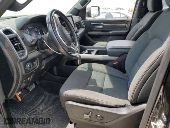 2021 Ram 1500 Big Horn z VIN 1C6RREFG3MN768120, wystawiony jako Copart lot #54968495 z przebiegiem Nie podano mil oraz Szkoda całkowita • Salvage title. Historia ofert i sprzedaży dostępna na DreamBid. Obrazek 7.