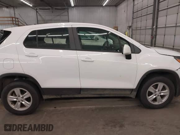 2018 Chevrolet Trax LS z VIN 3GNCJNSB6JL395156, wystawiony jako IAAI lot #43136292 z przebiegiem 196 475 mil mil oraz . Historia ofert i sprzedaży dostępna na DreamBid. Obrazek 14.