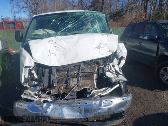 2019 Chevrolet Express Cargo z VIN 1GCWGBFG8K1317771, wystawiony jako IAAI lot #41205692 z przebiegiem Nie podano mil oraz . Historia ofert i sprzedaży dostępna na DreamBid. Obrazek 13.