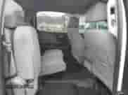 2018 Chevrolet Silverado 2500HD Work Truck z VIN 1GC1CUEG7JF199359, wystawiony jako Copart lot #44977585 z przebiegiem 161 387 mil mil oraz Szkoda całkowita • Salvage title. Historia ofert i sprzedaży dostępna na DreamBid. Obrazek 10.