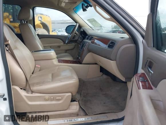 2011 Chevrolet Tahoe LTZ with VIN 1GNSCCE02BR385545, listed as a IAAI auction lot 43384333 with 255,376 mi miles and . Bid and sale history available at DreamBid. Image 5.