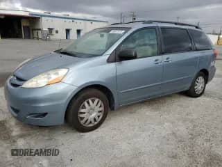 2010 Toyota Sienna CE z VIN 5TDKK4CC9AS341928, wystawiony jako Copart lot #86047675 z przebiegiem 169 006 mil mil oraz Szkoda całkowita • Salvage title. Historia ofert i sprzedaży dostępna na DreamBid. Obrazek 1.