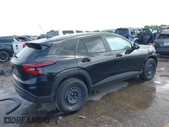2025 Chevrolet Trax LS z VIN KL77LFEP3SC127726, wystawiony jako IAAI lot #42997985 z przebiegiem 13 519 mil mil oraz . Historia ofert i sprzedaży dostępna na DreamBid. Obrazek 4.