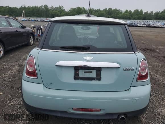 2013 MINI Hardtop with VIN WMWSU3C55DT546767, listed as a Copart auction lot 61287115 with 181,711 mi miles and Clean title. Bid and sale history available at DreamBid. Image 6.