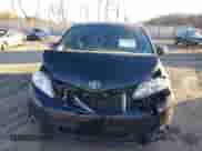 2017 Toyota Sienna XLE Auto Access Seat z VIN 5TDYZ3DC2HS805845, wystawiony jako IAAI lot #41456888 z przebiegiem 138 475 mil mil oraz . Historia ofert i sprzedaży dostępna na DreamBid. Obrazek 12.