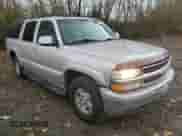 2004 Chevrolet Suburban Z71 z VIN 3GNFK16Z84G169384, wystawiony jako Copart lot #76400574 z przebiegiem 298 885 mil mil oraz Czysty tytuł • Clean title. Historia ofert i sprzedaży dostępna na DreamBid. Obrazek 4.