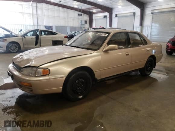 1995 Toyota Camry LE z VIN 4T1SK12E9SU590451, wystawiony jako Copart lot #83832235 z przebiegiem 160 603 mil mil oraz Czysty tytuł • Clean title. Historia ofert i sprzedaży dostępna na DreamBid. Obrazek 1.