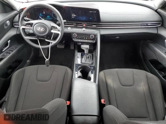 2024 Hyundai Elantra Blue z VIN KMHLM4DJ5RU108045, wystawiony jako Copart lot #69734475 z przebiegiem 34 058 mil mil oraz Szkoda całkowita • Salvage title. Historia ofert i sprzedaży dostępna na DreamBid. Obrazek 8.