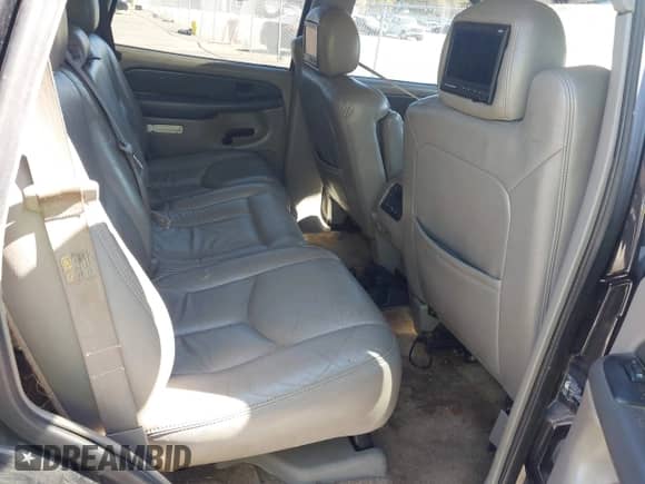 2003 Chevrolet Tahoe LT with VIN 1GNEC13Z03J273748, listed as a IAAI auction lot 43450465 with 386,168 mi miles and . Bid and sale history available at DreamBid. Image 8.