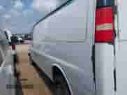 2017 Chevrolet Express Cargo z VIN 1GCZGHFG1H1340415, wystawiony jako IAAI lot #41475585 z przebiegiem Nie podano mil oraz . Historia ofert i sprzedaży dostępna na DreamBid. Obrazek 14.