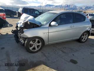 2008 Hyundai Accent SE z VIN KMHCN36C98U075054, wystawiony jako Copart lot #85288594 z przebiegiem 164 872 mil mil oraz Szkoda całkowita • Salvage title. Historia ofert i sprzedaży dostępna na DreamBid. Obrazek 1.