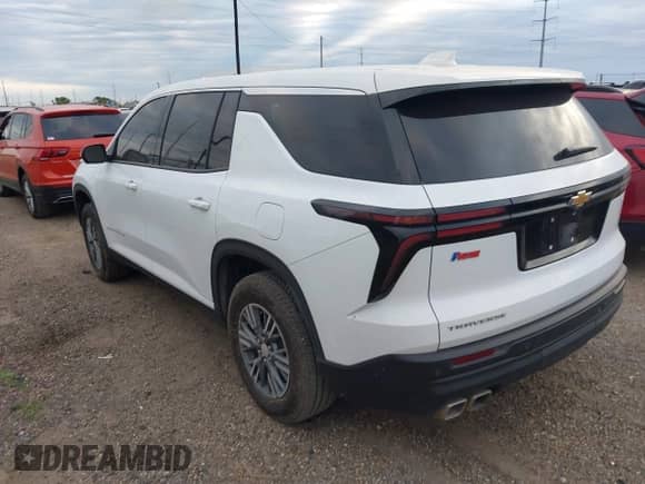 2024 Chevrolet Traverse FWD LS z VIN 1GNEREKS9RJ235213, wystawiony jako IAAI lot #41967916 z przebiegiem 13 668 mil mil oraz . Historia ofert i sprzedaży dostępna na DreamBid. Obrazek 3.