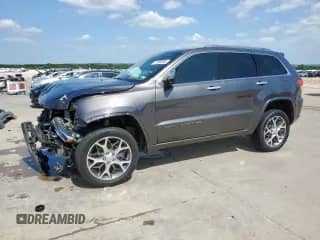 2020 Jeep Grand Cherokee Overland z VIN 1C4RJFCG8LC384810, wystawiony jako Copart lot #59996945 z przebiegiem 100 957 mil mil oraz Szkoda całkowita • Salvage title. Historia ofert i sprzedaży dostępna na DreamBid. Obrazek 1.