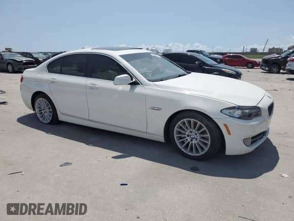 2013 BMW 5 Series 535i с VIN WBAFR7C50DC817468, выставлен на аукционе Copart как лот 59628845 с пробегом Не указан миль и Списание • Salvage title. История ставок и продаж доступна на DreamBid. Изображение 4.