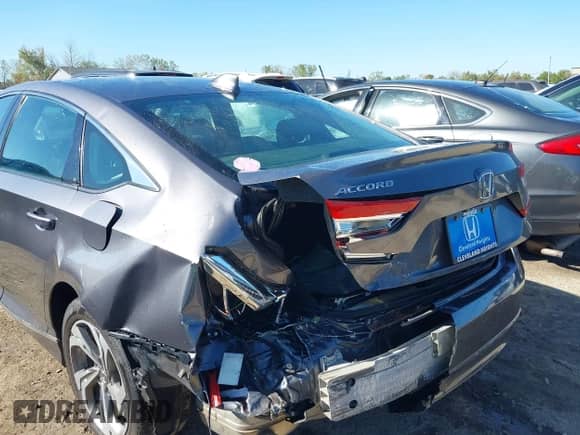 2018 Honda Accord EX-L z VIN 1HGCV1F56JA142700, wystawiony jako IAAI lot #43373315 z przebiegiem 73 779 mil mil oraz . Historia ofert i sprzedaży dostępna na DreamBid. Obrazek 6.