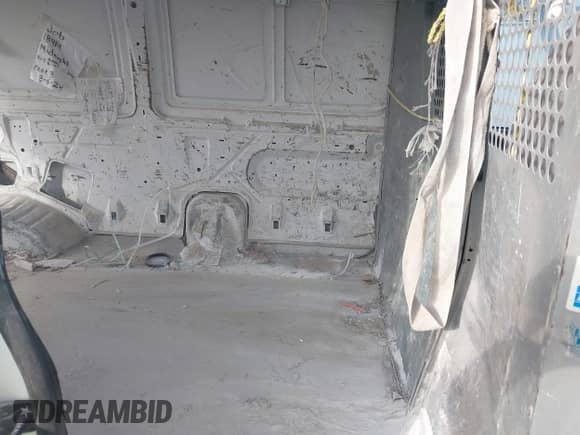 2005 Ford Econoline Cargo z VIN 1FTSE34L15HB24576, wystawiony jako IAAI lot #42101533 z przebiegiem 446 313 mil mil oraz . Historia ofert i sprzedaży dostępna na DreamBid. Obrazek 8.