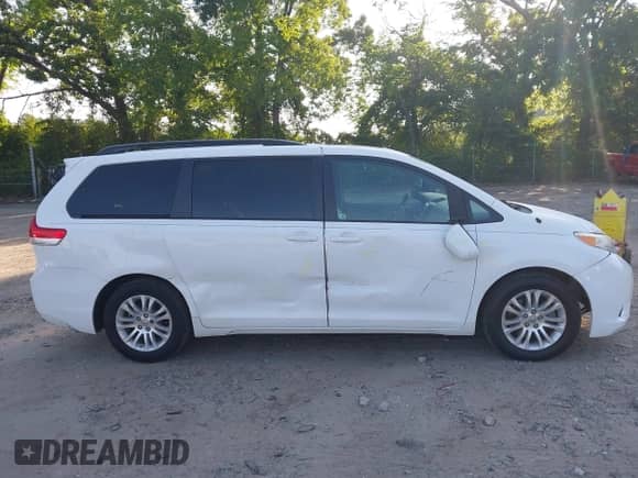 2014 Toyota Sienna XLE с VIN 5TDYK3DC8ES453676, выставлен на аукционе IAAI как лот 42301751 с пробегом 167 597 миль миль и . История ставок и продаж доступна на DreamBid. Изображение 14.