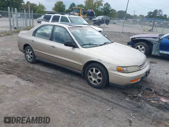 1994 Honda Accord EX с VIN 1HGCD5663RA058512, выставлен на аукционе IAAI как лот 43284949 с пробегом 141 918 миль миль и . История ставок и продаж доступна на DreamBid. Изображение 1.