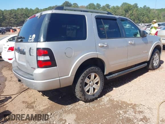 2007 Ford Explorer XLT с VIN 1FMEU63EX7UB74516, выставлен на аукционе IAAI как лот 43433565 с пробегом 237 174 миль миль и . История ставок и продаж доступна на DreamBid. Изображение 4.