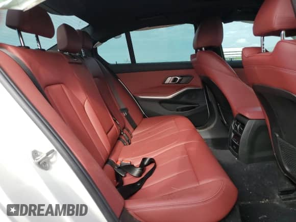 2023 BMW 3 Series 330i z VIN 3MW69FF0XP8C82901, wystawiony jako Copart lot #70327825 z przebiegiem 38 377 mil mil oraz Szkoda całkowita • Salvage title. Historia ofert i sprzedaży dostępna na DreamBid. Obrazek 10.