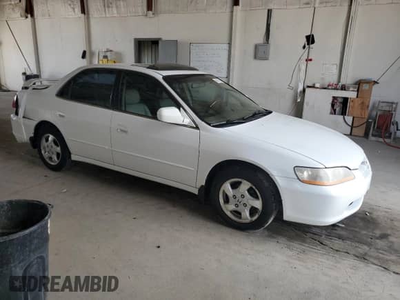 2000 Honda Accord EX with VIN 1HGCG5668YA119262, listed as a Copart auction lot 69171125 with 162,257 mi miles and Salvage title. Bid and sale history available at DreamBid. Image 4.