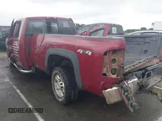 2007 Chevrolet Silverado 2500HD Work Truck z VIN 1GCHK29K07E512335, wystawiony jako IAAI lot #42687129 z przebiegiem 284 147 mil mil oraz . Historia ofert i sprzedaży dostępna na DreamBid. Obrazek 3.